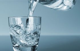 خواص آب گرم و فواید درمانی قابل توجه نوشیدن آب گرم
