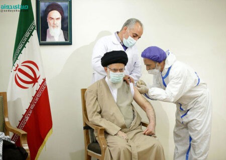رهبر انقلاب نخستین دُز واکسن ایرانی کرونا( کوو ایران برکت) را دریافت کردند/ تقدیر رهبر انقلاب از واکسن ضدکرونای ایرانی به عنوان یک امکان بزرگ و آبروبخش + فیلم