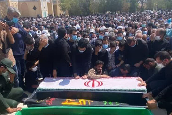 پیکر محمدحسین فرج نژاد و چهار عضو خانواده‌اش از قم به یزد منتقل شد