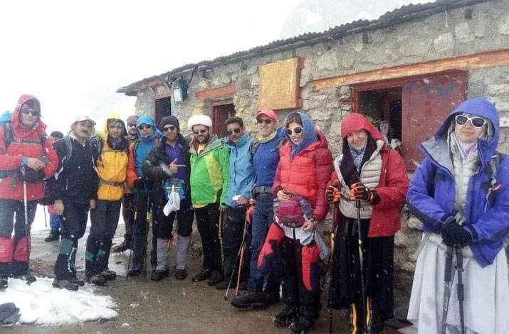 تبلیغ و منبر در حین کوهنوردی توسط طلبه درس خارج رهبر انقلاب