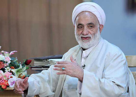 درخواست سجده شکرِ طولانی از رسول خادم/ نامه امام در مورد ساخت بدون تزئینات مصلای تهران