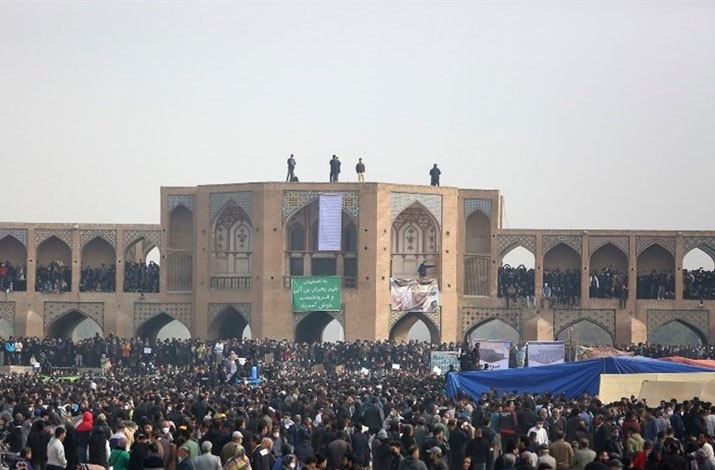 لزوم حضور پررنگ طلاب و روحانیون انقلابی در کنار معترضان اصفهانی