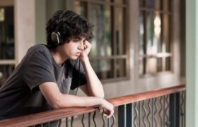 رسالت سنگین دوهزار طلبه روانشناس حوزوی برای کمک به نوجوانان در مواجهه با مشکلاتی مثل افسردگی