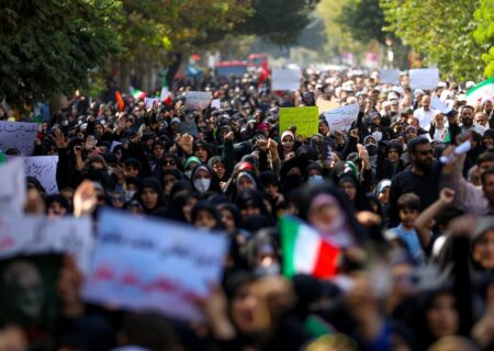 غیرت انقلابی ایرانی ها در برابر چشمان معاندان