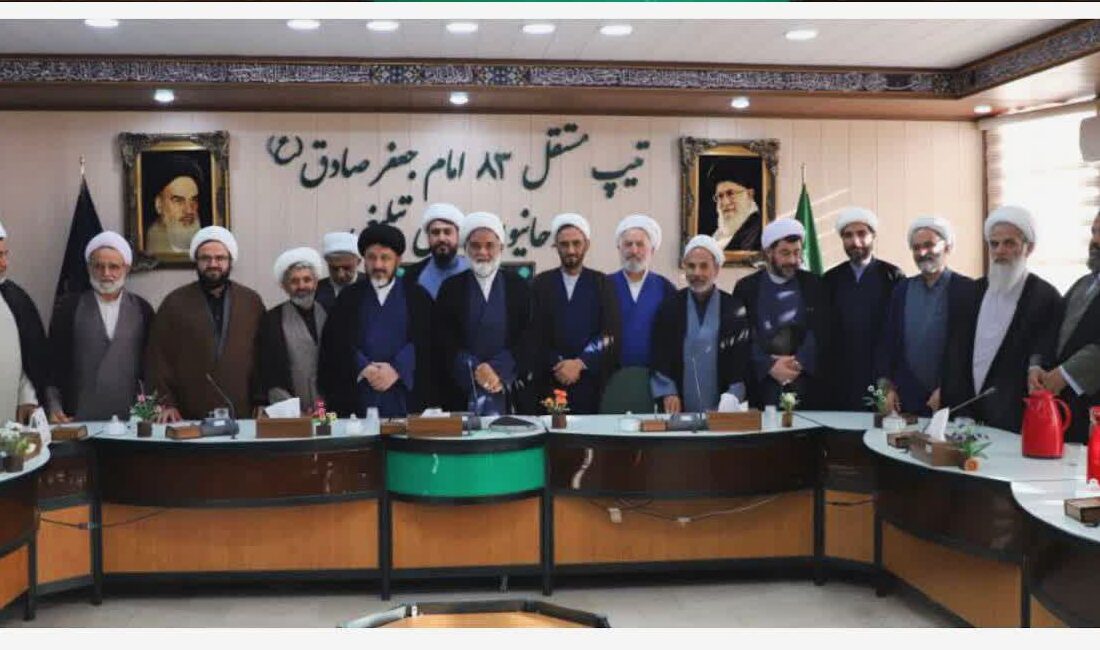 دیدار تعدادی از نمایندگان طلاب و فضلای حوزه‌های علمیه در قالب «شورای حوزه انقلابی» با فرمانده تیپ مستقل  ۸۳ روحانیون رزمی تبلیغی امام جعفر صادق علیه‌السلام