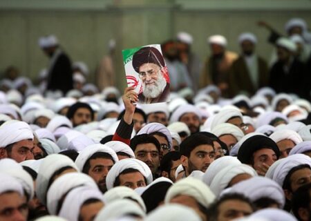 مطالبه بیش از ۱۰۰۰ استاد حوزه علمیه از مسئولان و رؤسای سه قوه؛ از اقتصاد اسلامی تا حکمرانی فضای مجازی