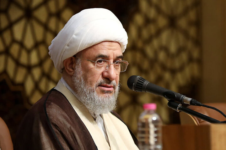 محترمانه با آیت الله اراکی